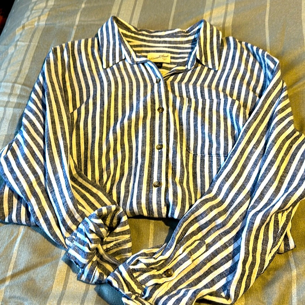 Relaxed fit, oversized linen button up